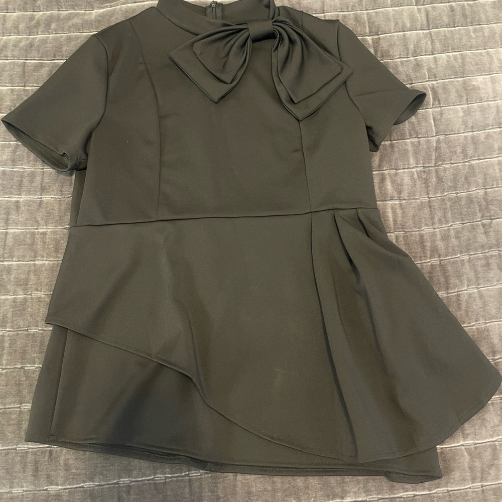 Elegant Black Blouse with Bow Detail